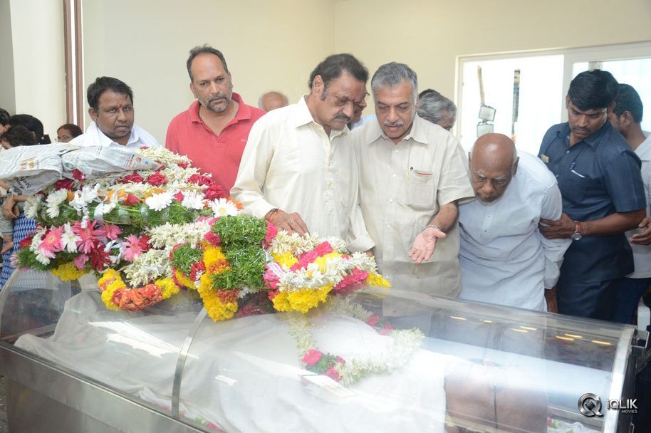 Celebs-Pay-Condolences-to-C-Narayana-Reddy